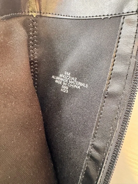 Flight attendant Classic Black Leather Knee-High Boots - Picture 6 of 6